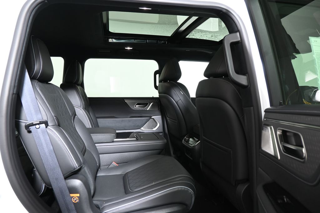 Thumbnail: 2026 INFINITI QX80 - 20