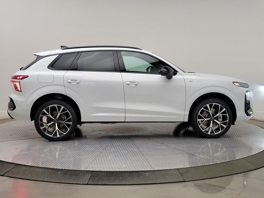 Thumbnail: 2026 Audi Q3 - 6