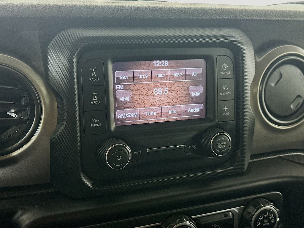 Used 2020 White Jeep Sport S image 17