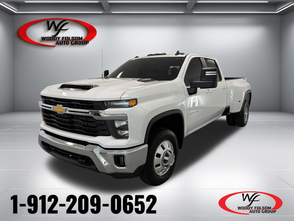Summit White 2025 Chevrolet Silverado 3500HD Pickup Truck Four-Wheel Drive Automatic