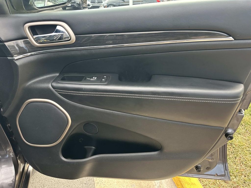 Thumbnail: 2015 Jeep Grand Cherokee - 19