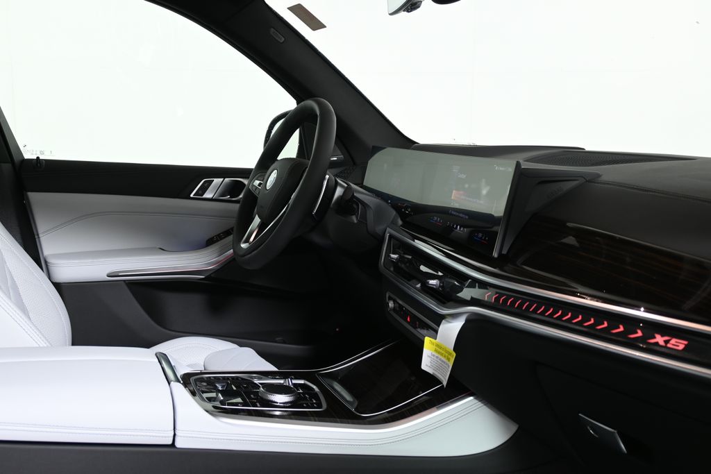Thumbnail: 2026 BMW X5 - 32