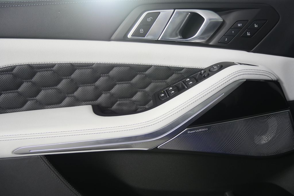 Thumbnail: 2026 BMW X5 - 9