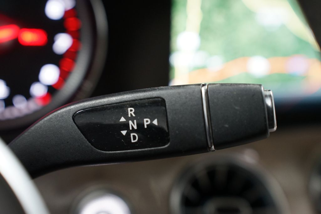 Thumbnail: 2019 Mercedes-Benz E-Class - 16