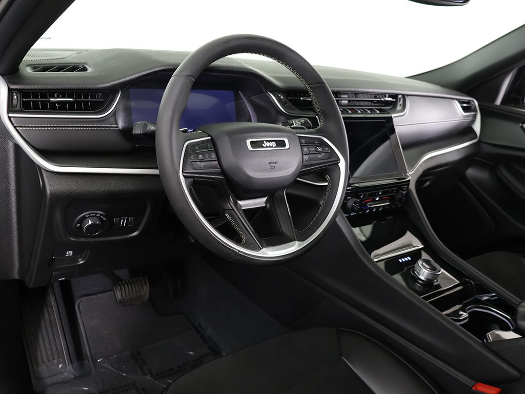 Used 2023 Gray Jeep Altitude image 28