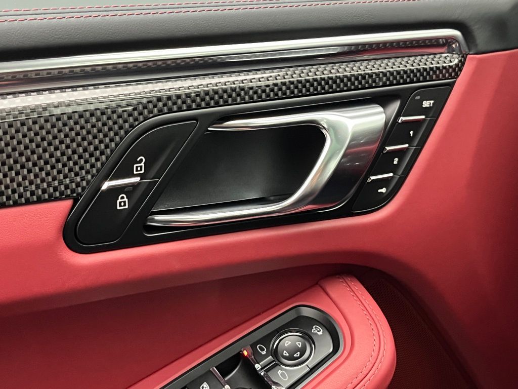 Thumbnail: 2026 Porsche Macan - 21