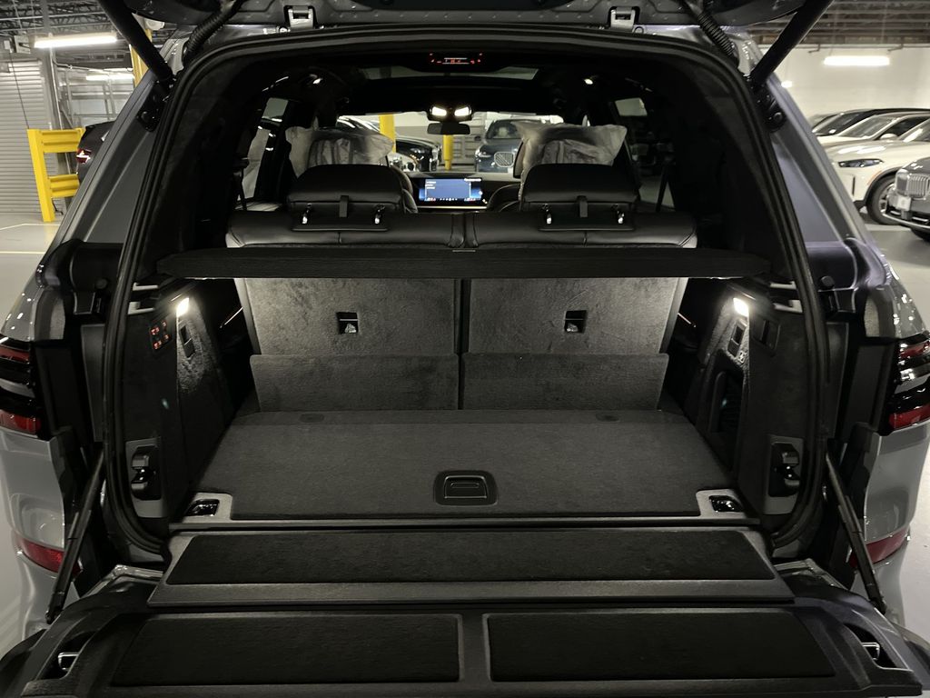 Thumbnail: 2026 BMW X7 - 25