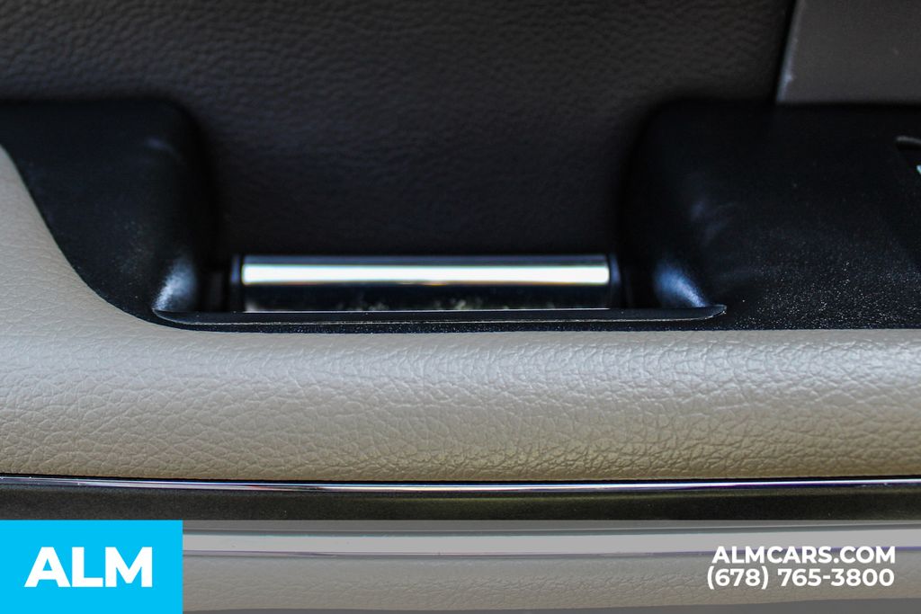 Used 2020 Black Ford XLT image 41