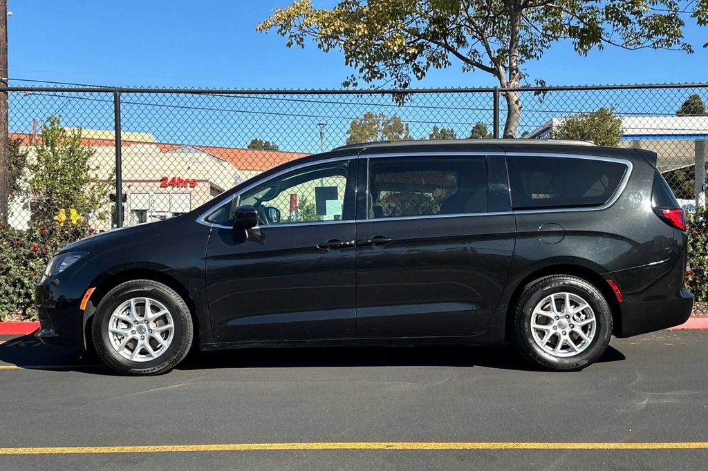 2021 Chrysler Voyager LXI 9