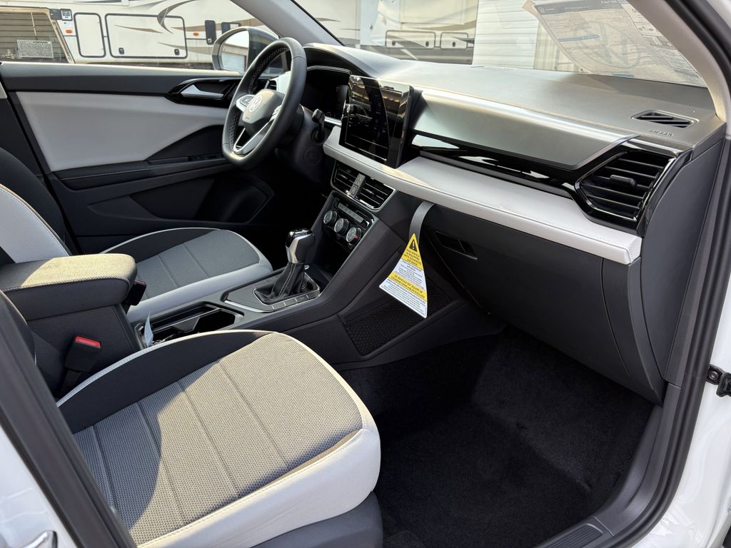 New 2025 Pure White Volkswagen 1.5T S image 25