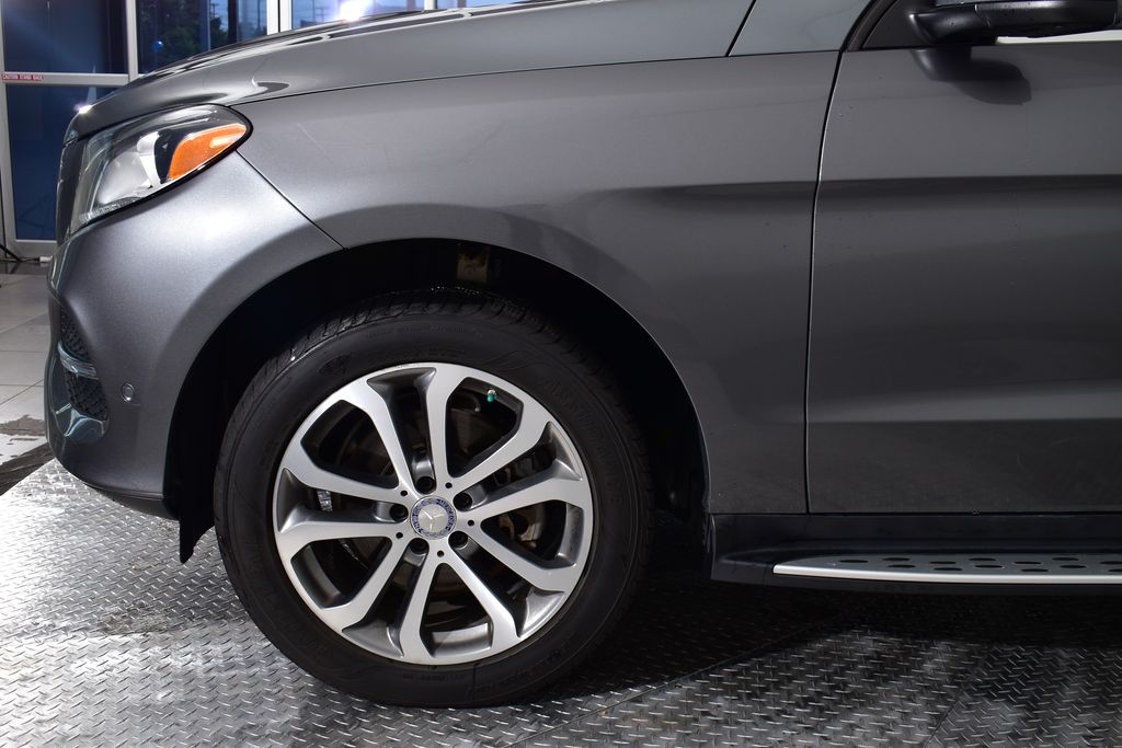 Thumbnail: 2017 Mercedes-Benz GLE - 9