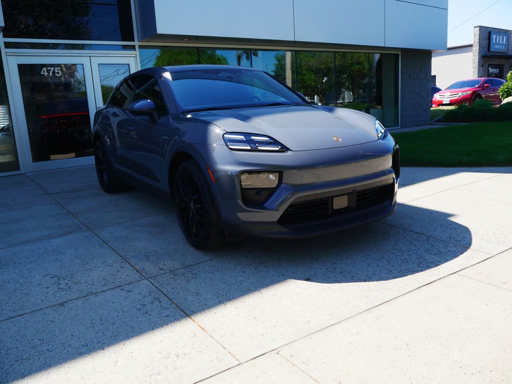 Thumbnail: 2026 Porsche Macan - 9