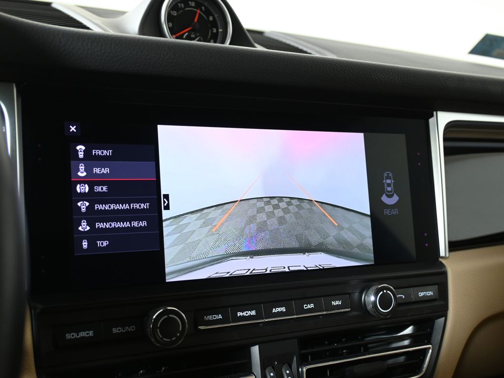 Thumbnail: 2021 Porsche Macan - 29