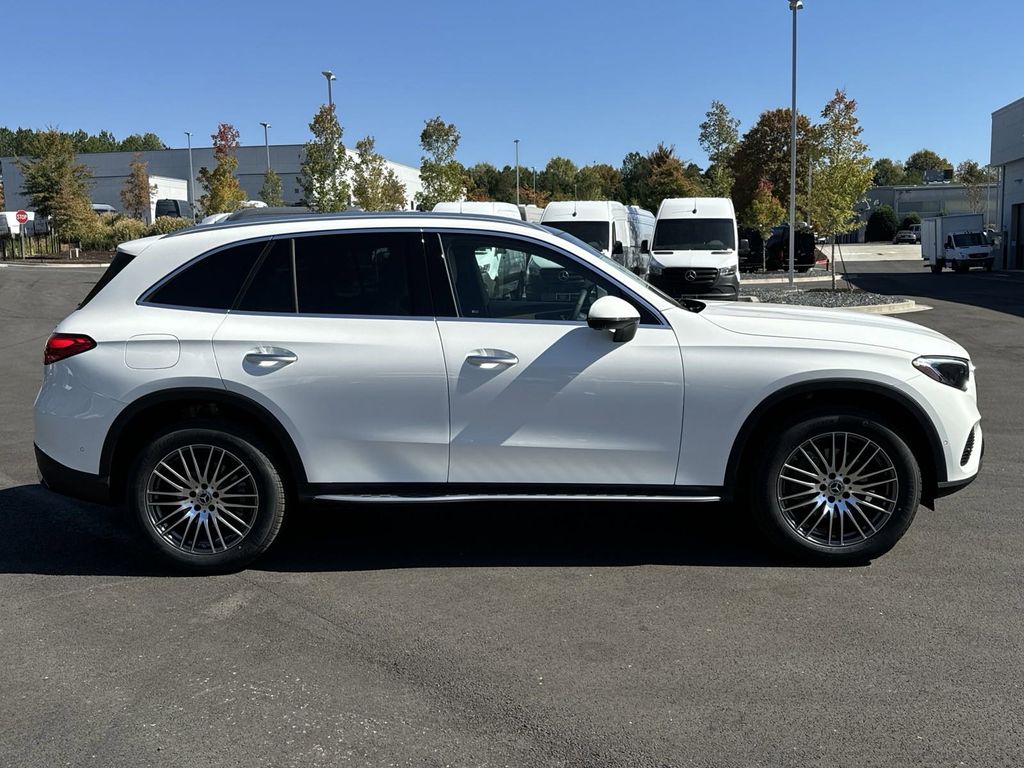 2024 Mercedes-Benz GLC GLC 300 8