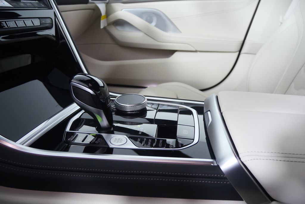 Thumbnail: 2026 BMW 8 Series - 22