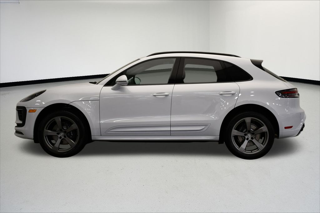 Thumbnail: 2026 Porsche Macan - 2