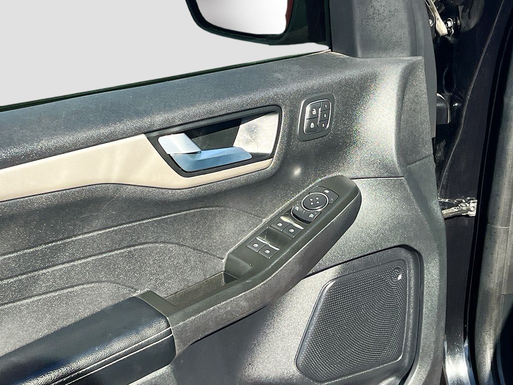 Used 2022 Black Ford SEL image 19