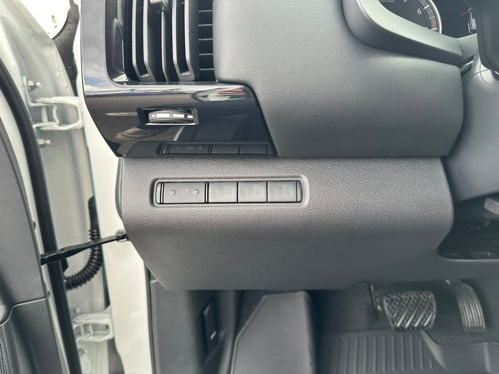 2025 Nissan Pathfinder S