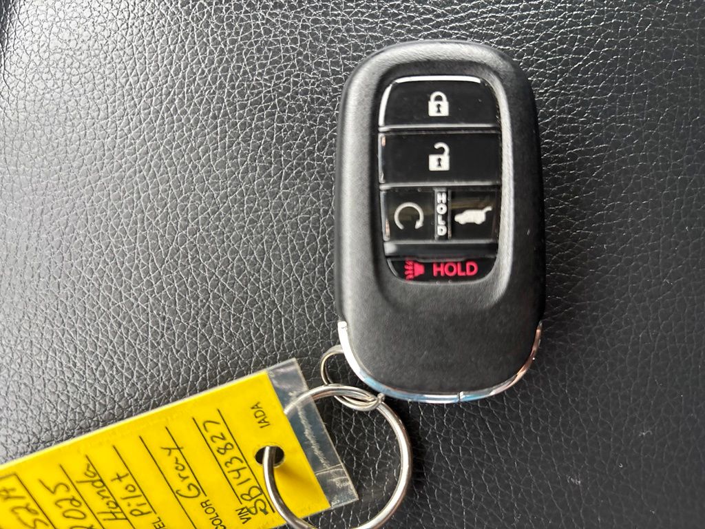 Used 2025 Honda Pilot SUV