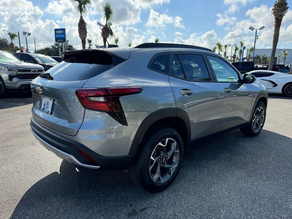 2025 Chevrolet Trax LT 8