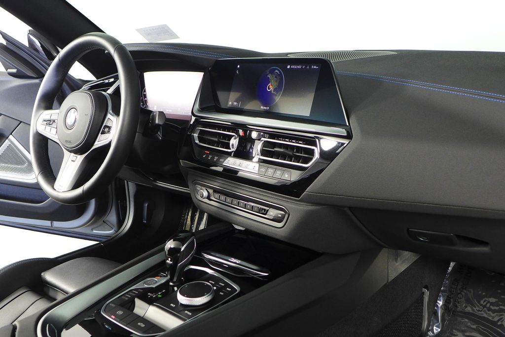 Thumbnail: 2025 BMW Z4 - 17