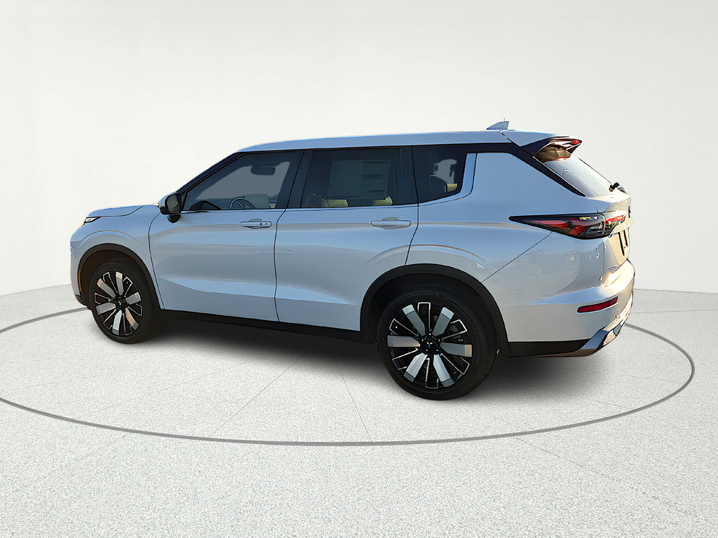 2026 Mitsubishi Outlander SE - 3