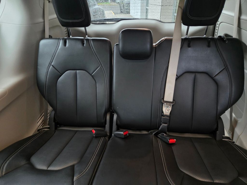 Used 2024 Chrysler Pacifica Van