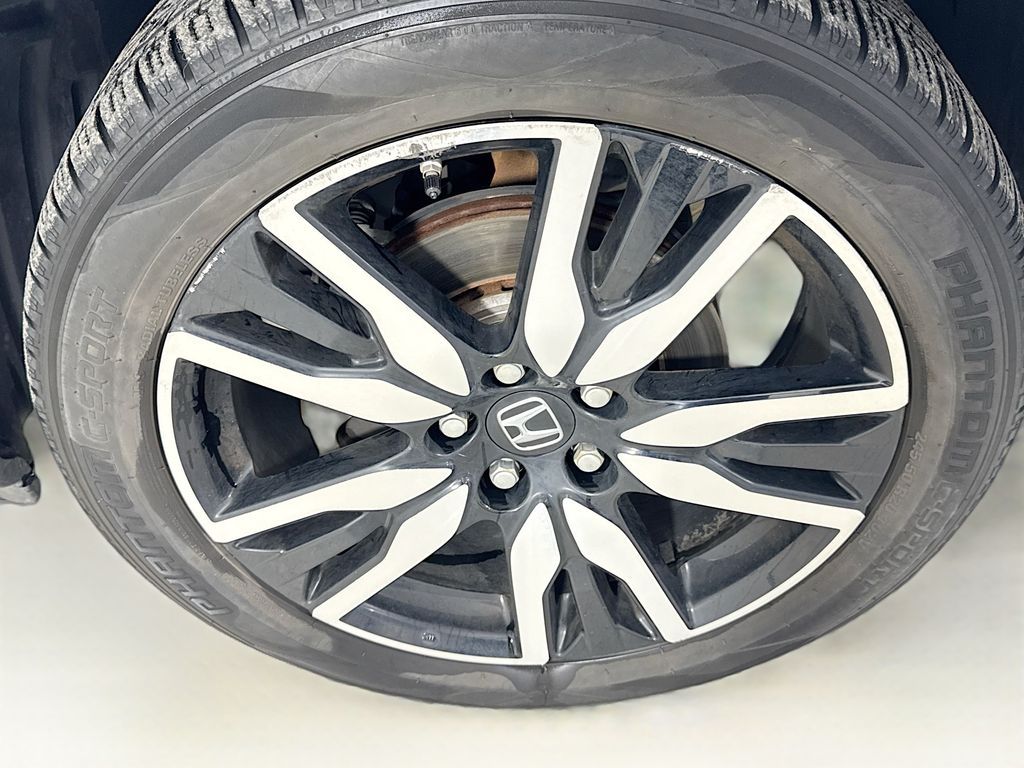 Used Car 2022 Honda Pilot  Touring For Sale Under $30,000 In Austin, Texas