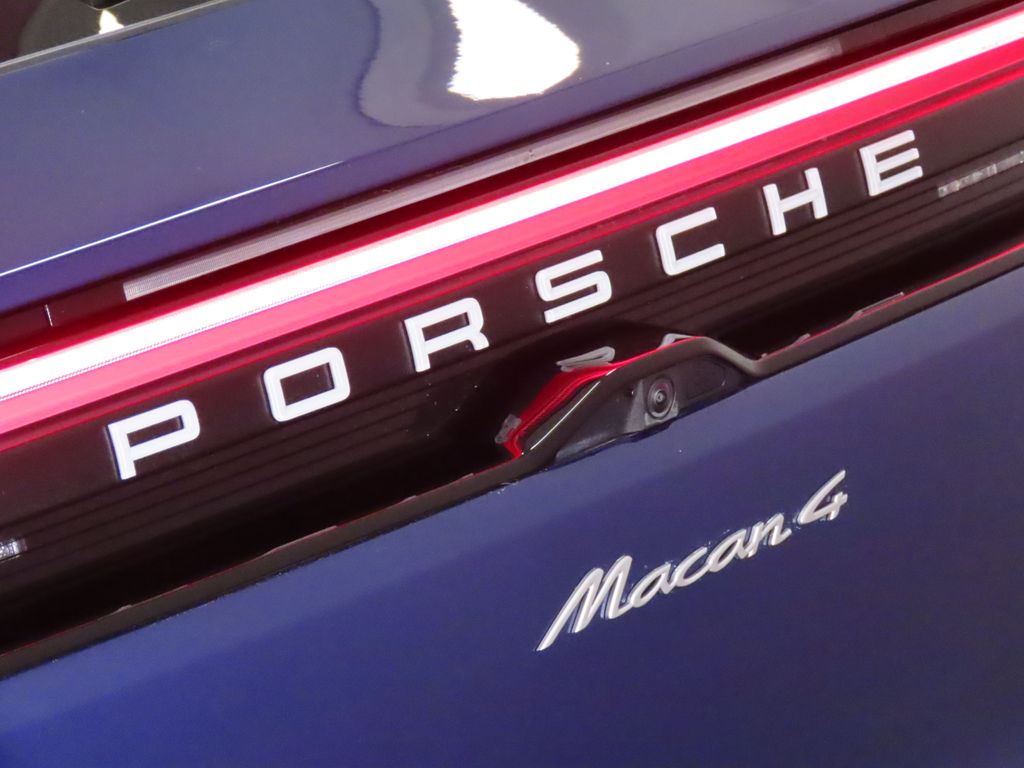 Thumbnail: 2024 Porsche Macan - 12