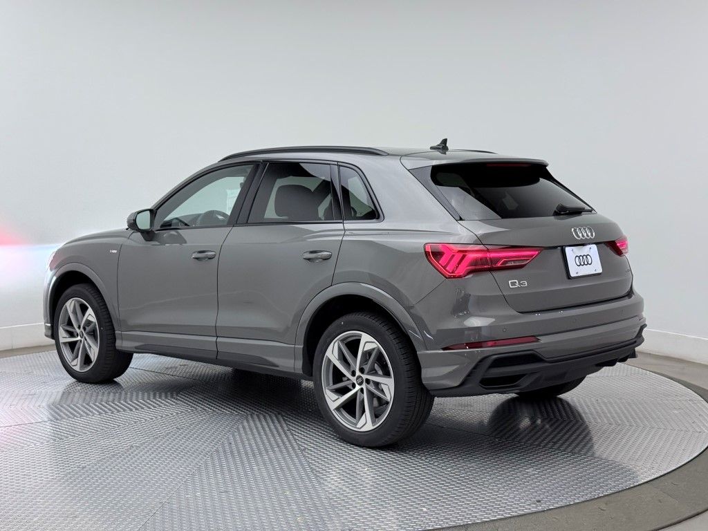 Thumbnail: 2025 Audi Q3 - 10
