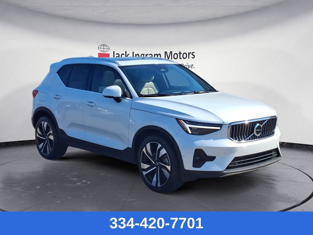 used 2023 Volvo XC40 car, priced at $29,397
