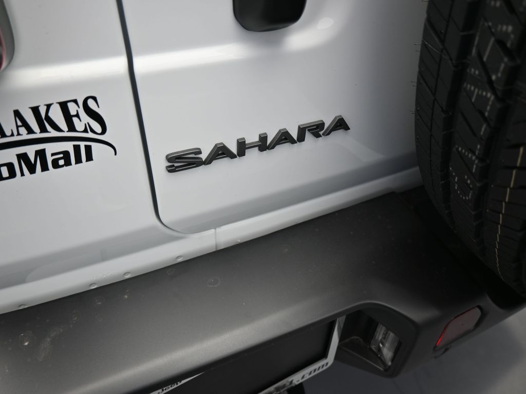 New 2026 Bright White Clearcoat Jeep Sahara image 33