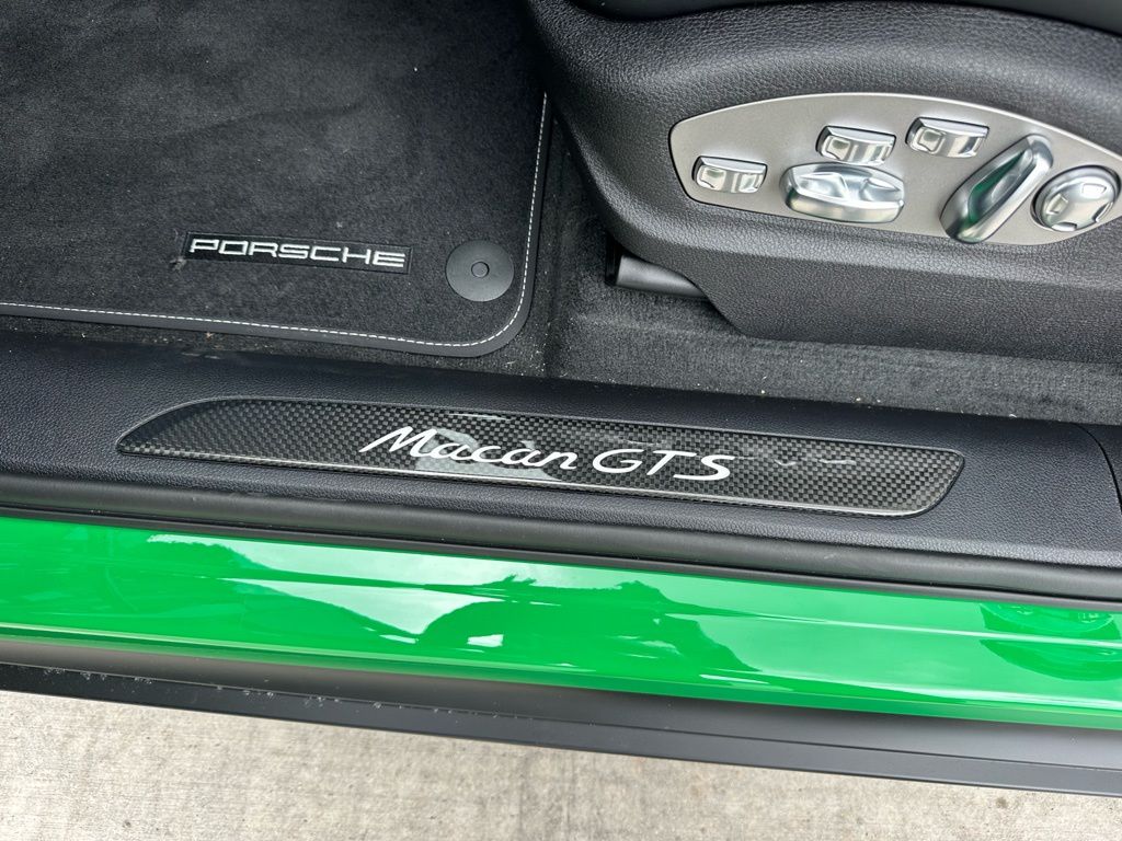 Thumbnail: 2026 Porsche Macan - 24