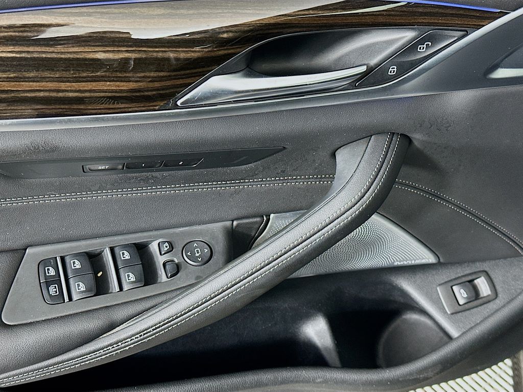 2022 BMW 5 Series M550i xDrive 18