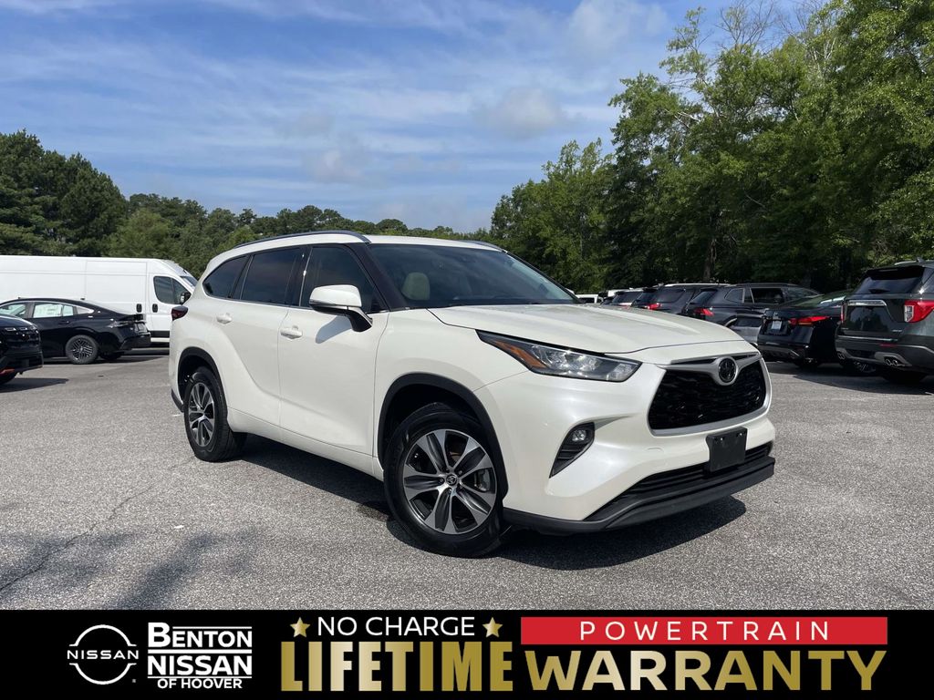  2020 Toyota Highlander XLE FWD   