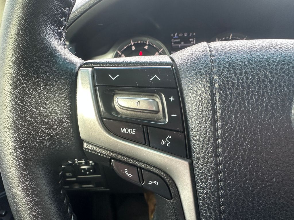 2016 Toyota Land Cruiser Base