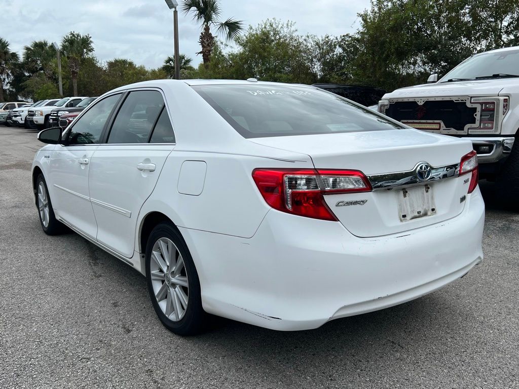 2013 Toyota Camry Hybrid LE 3