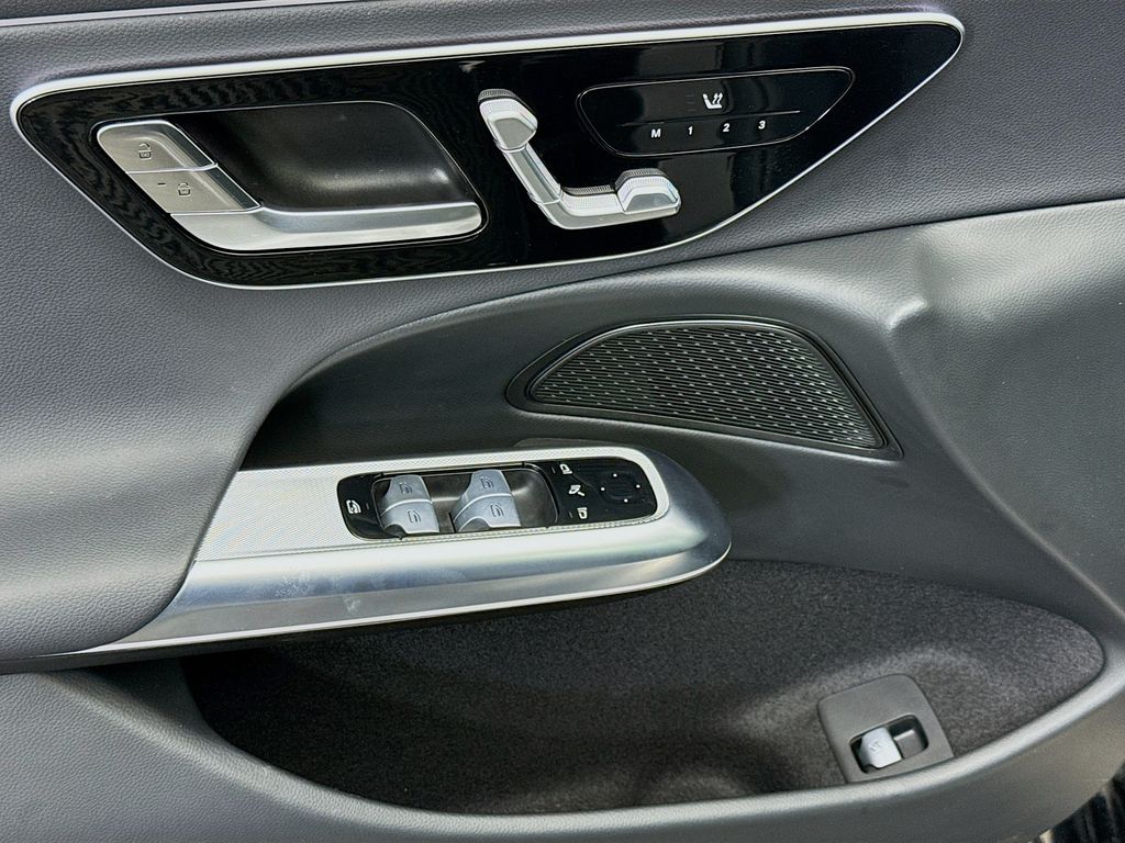 Thumbnail: 2025 Mercedes-Benz E-Class - 22