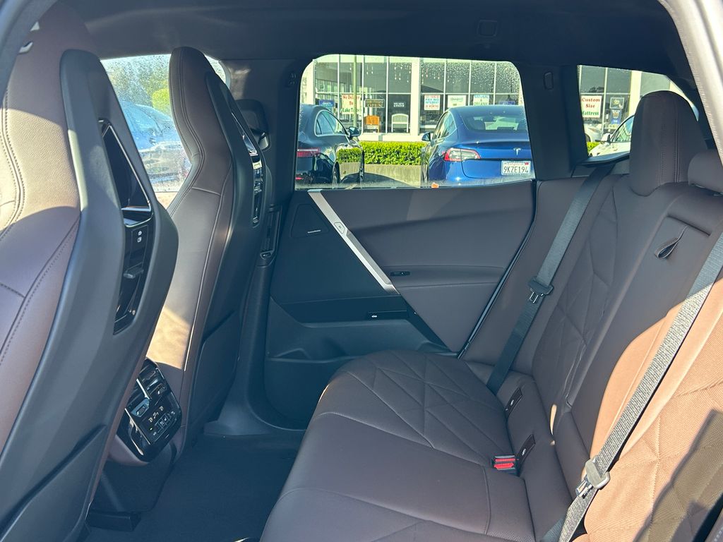 2025 BMW iX xDrive50 31