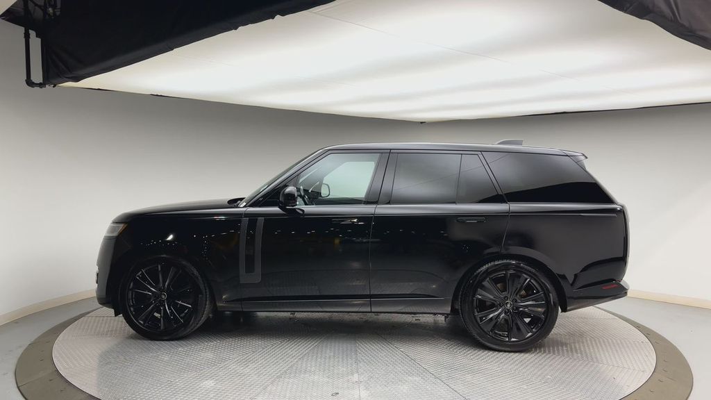 Thumbnail: 2025 Land Rover Range Rover - 5