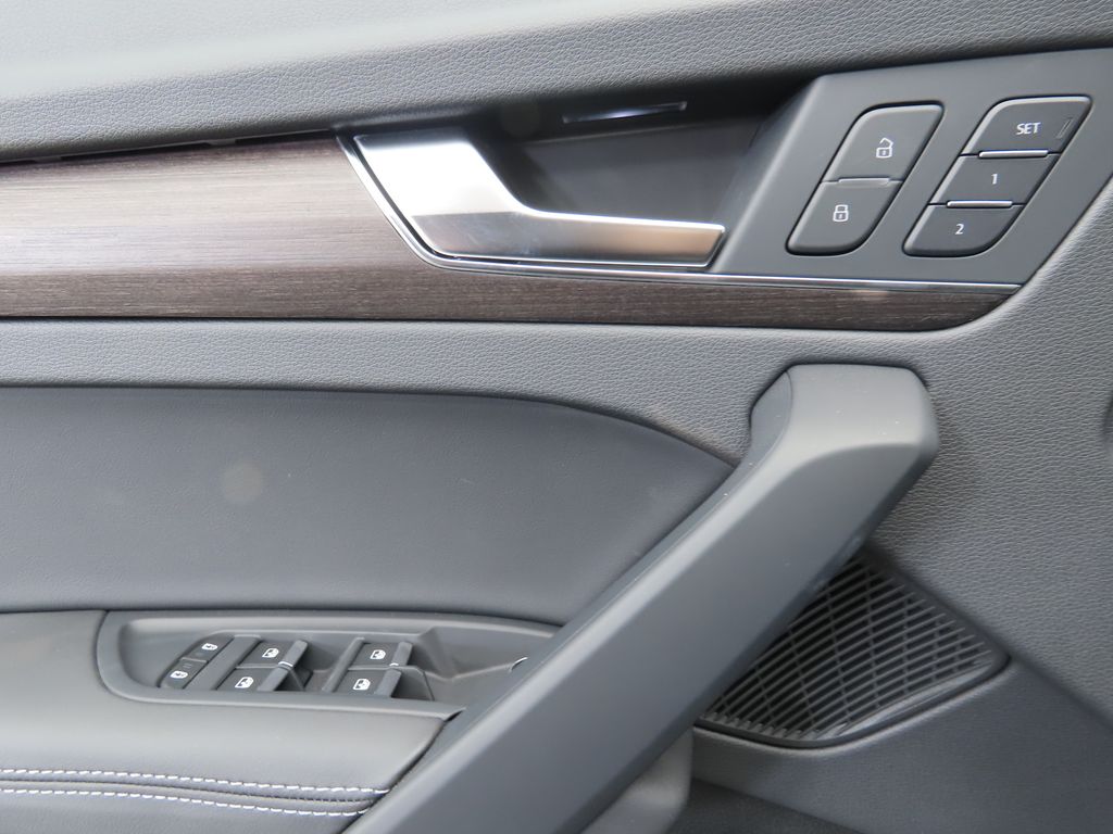 2025 Audi Q5  24