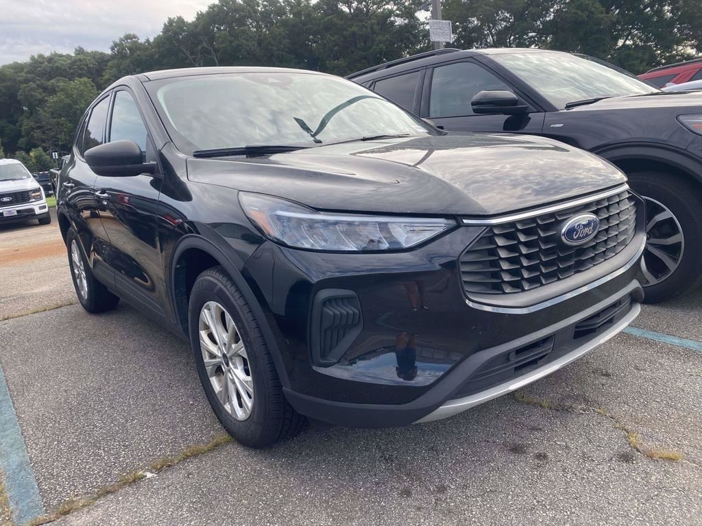 Black Metallic 2025 Ford Escape SUV / Crossover All-Wheel Drive 8-Speed Automatic