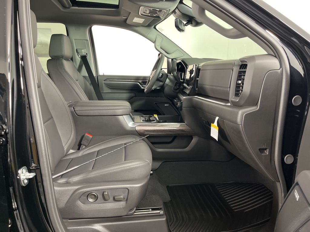 Thumbnail: 2026 Chevrolet Silverado 2500 - 11