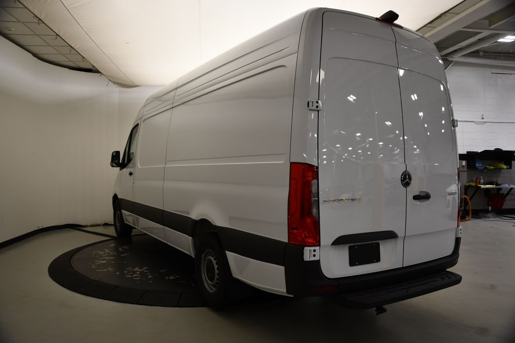 2025 Mercedes-Benz Sprinter 2500 8