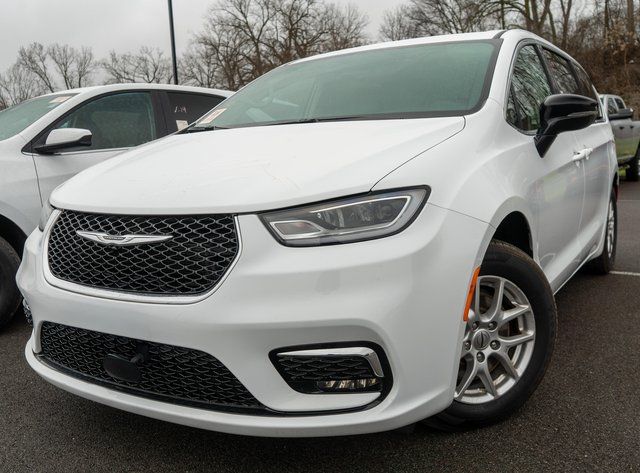 Bright White Clearcoat 2024 Chrysler Pacifica Touring L FWD Minivan Front-Wheel Drive 9-Speed Automatic