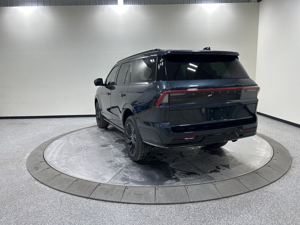 new 2025 Lincoln Navigator car, priced at $100,022