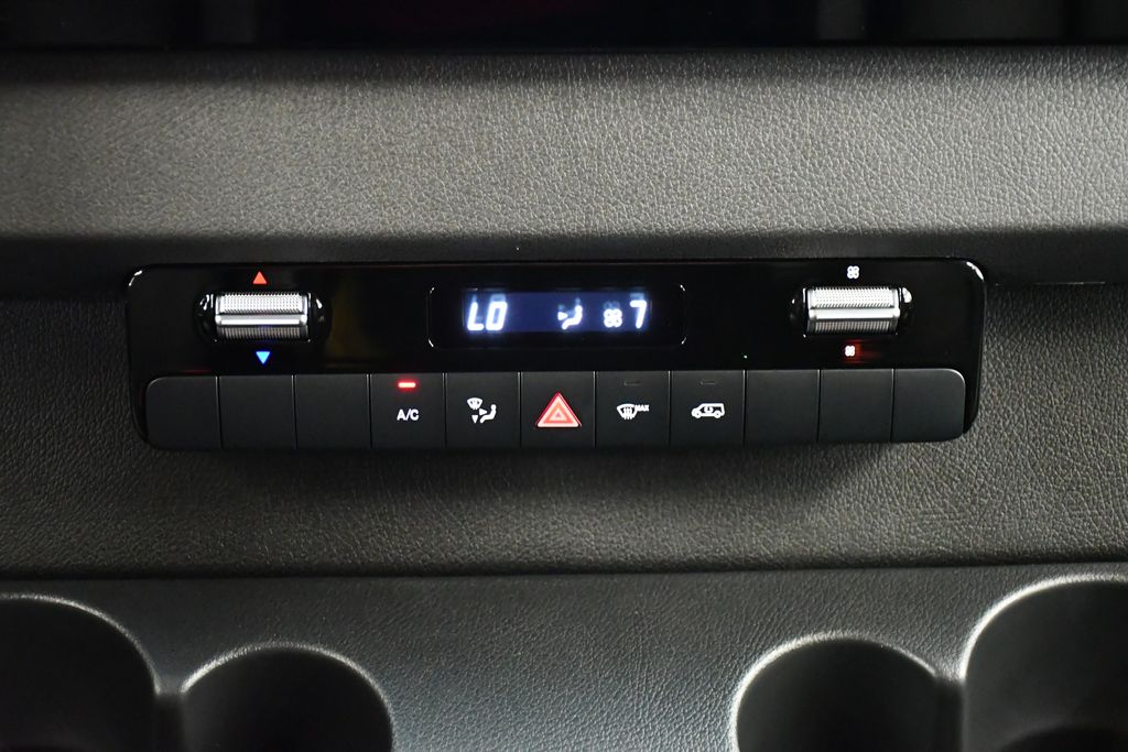 Thumbnail: 2025 Mercedes-Benz Sprinter - 22