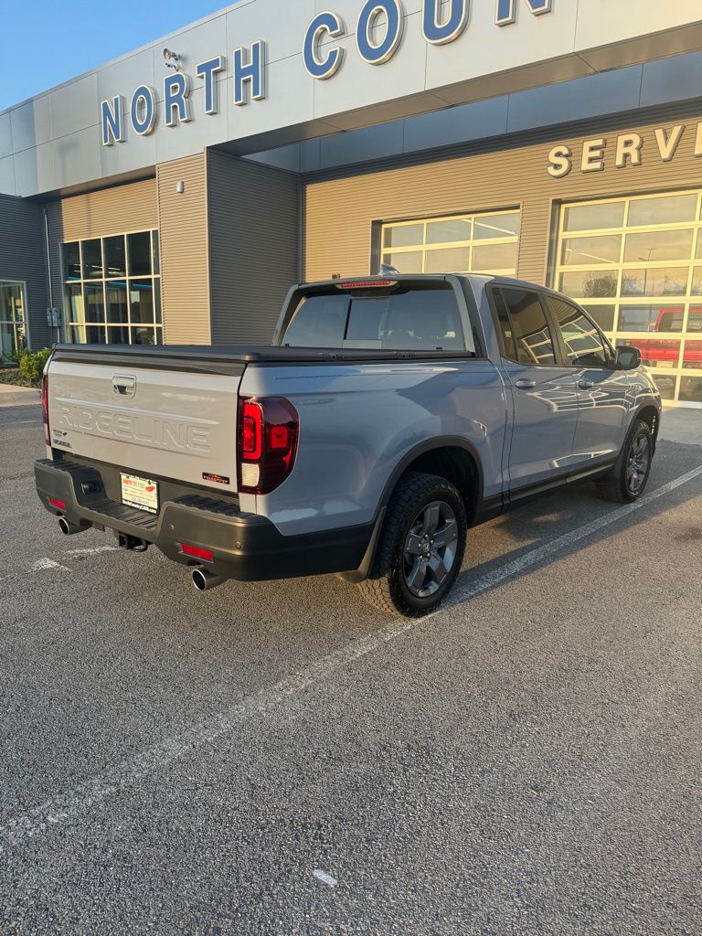 View vehicle photo 7