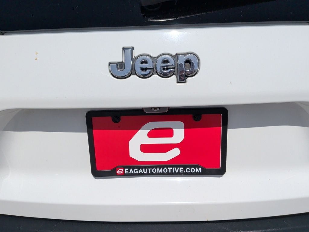 2020 Jeep Cherokee Latitude Plus White at Parkway Family Mazda