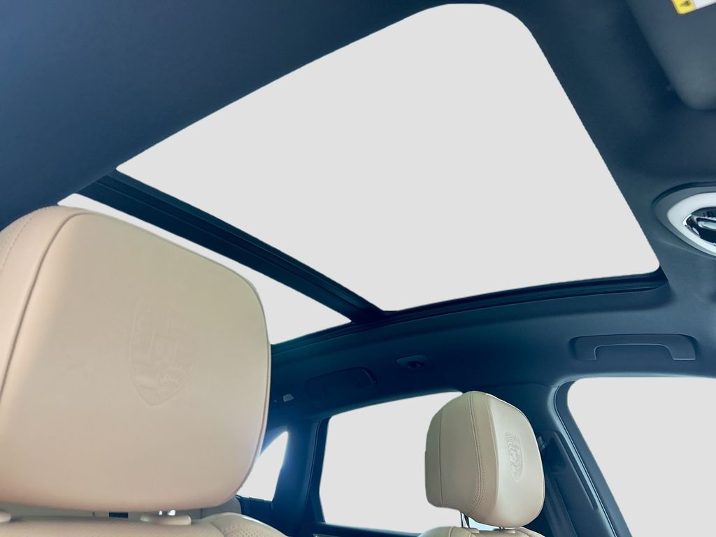 Thumbnail: 2025 Porsche Macan - 20